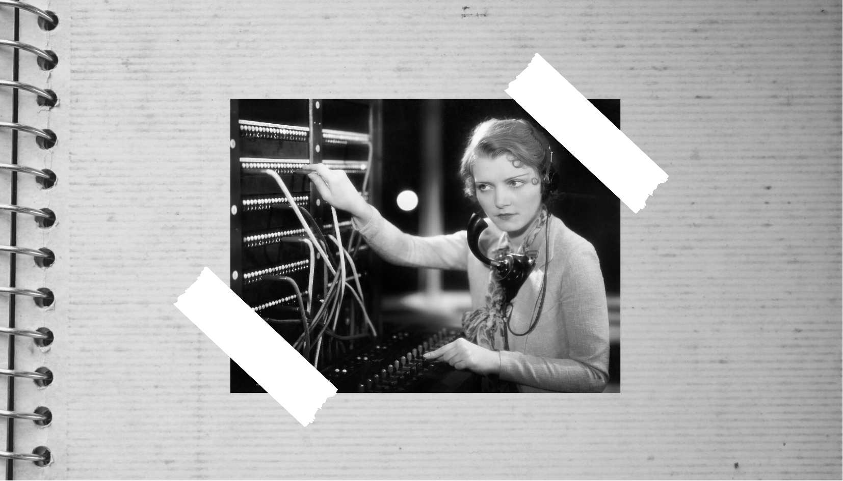 Demoiselle du téléphone 2 Demoiselle qui branche la communication du téléphone